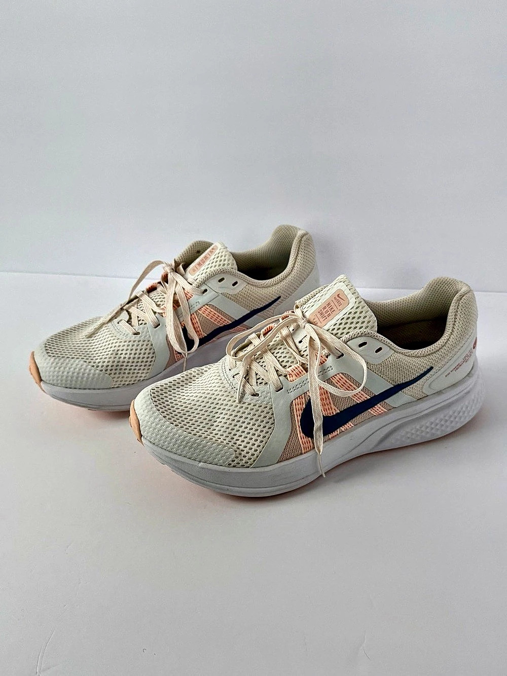 Nike Run Swift 2 Women’s Running Shoes Summit White Pink Blue Size 9 Like New